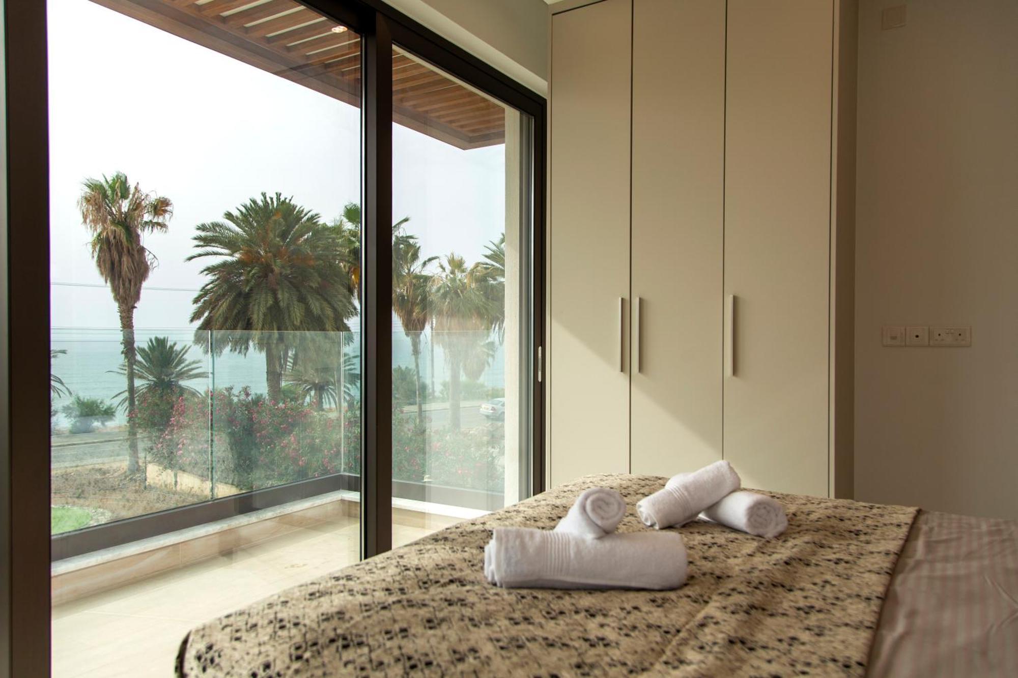 Santa Barbara Seafront Villas W Jacuzzi Pool Пафос Экстерьер фото